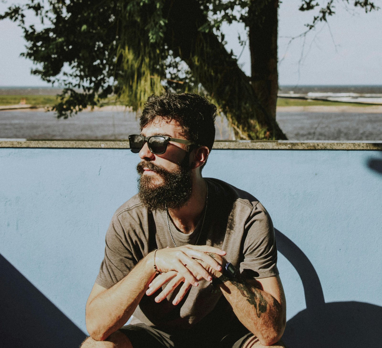 Read more about the article Four Ways for Bearded Men to Look Good in Sunglasses